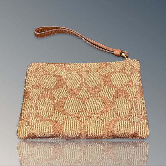 Coach 58035 Corner Zip Wristlet Signature Light Khaki
Saddle Leather NWT - Picture 3 of 7